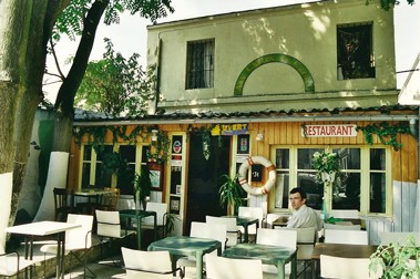 Restaurant antillais Les Chutes du Carbet,août 2000, ph.Bruno Montpied.jpg