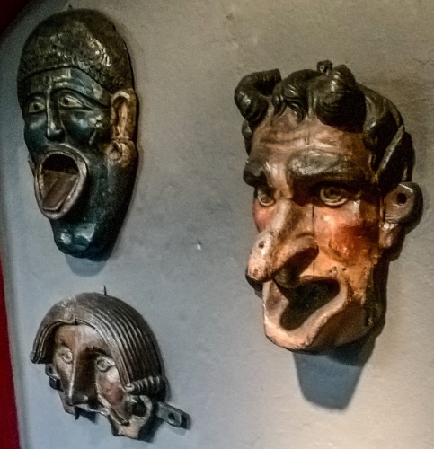 le voleur des musées,musé alsacien,art populaire curieux,dégorgeoirs,vieille maison