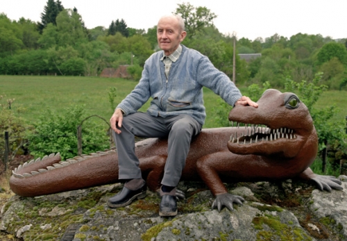 René Montégudet portrait sur son crocodile, ph. Bruno Montpied, 2009.jpg