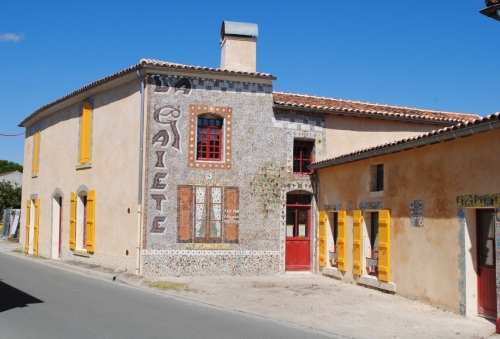 Façade de la Maison de la Gaieté (2).JPG