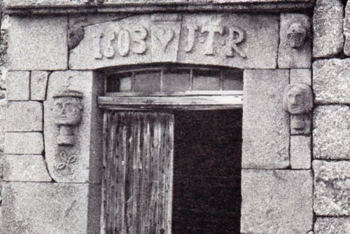 N°19, têtes naïves vers St-Denis en Margeride (cf n°82).jpg
